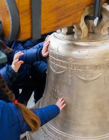 Imagen secundaria 2 - Las campanas que han recibido la visita de los niños. 