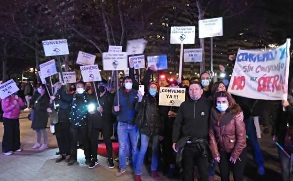 La protesta de los trabajadores de Les Arts el pasado 12 de febrero, el día en que se celebraron los premios Goya. 