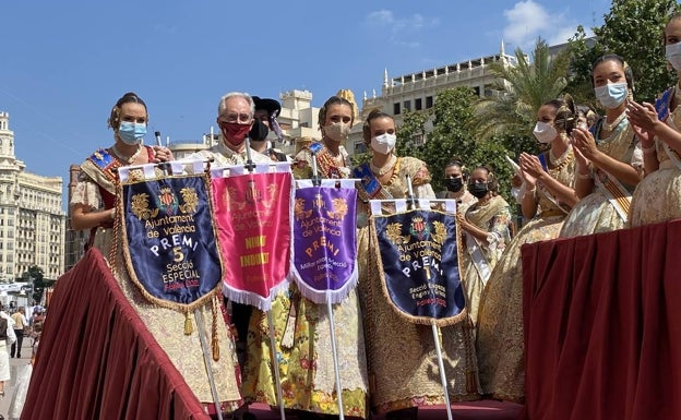 Imagen principal - Entrega de premios a Almirante Cadarso, Exposición y El Pilar, en las Fallas de 2021. 