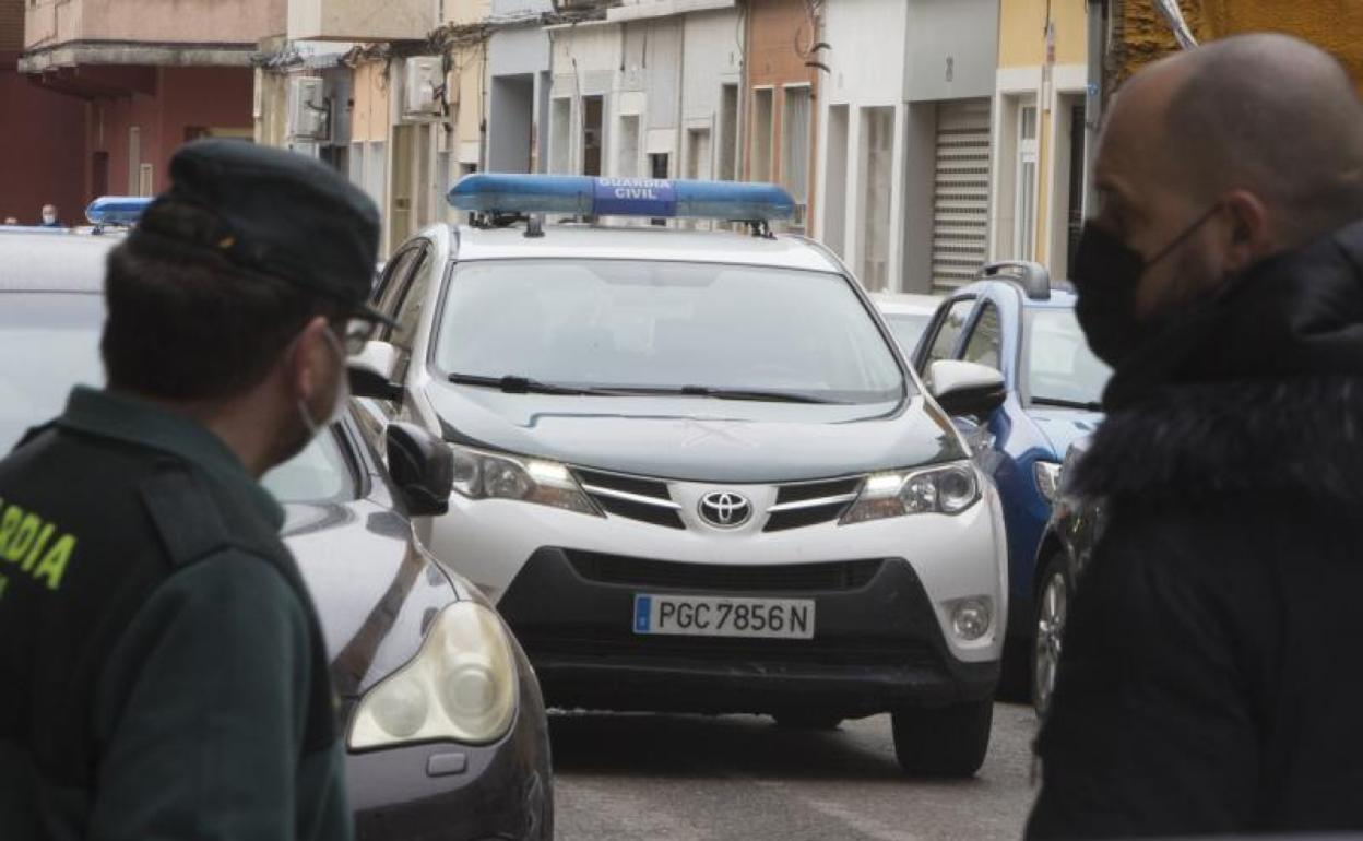 Llegada del asesino confeso del menor de Sueca a los juzgados. 