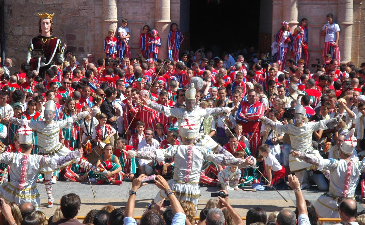 Danzas tradicionales en Algemesí. 