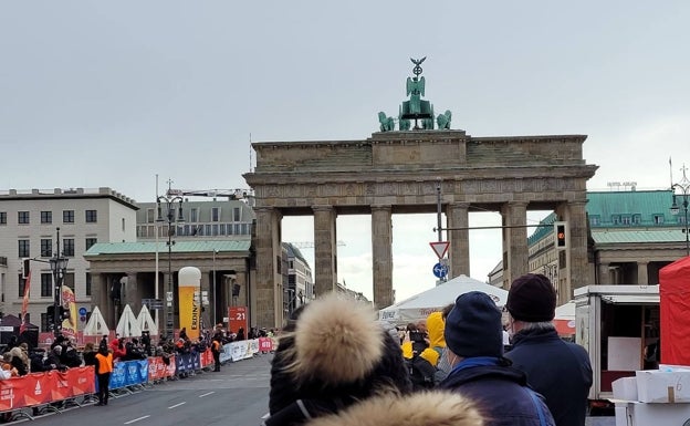 Puerta de Bandeburgo, una de las imágenes más icónicas de la capital de Alemania. 