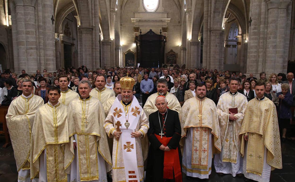 El arzobispo Cañizares, en una mira de rito bizantino en la Catedral. 