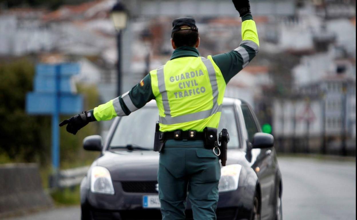 DGT: control en Semana Santa | El objeto que no puedes llevar en el coche durante Semana Santa si no quieres ser multado