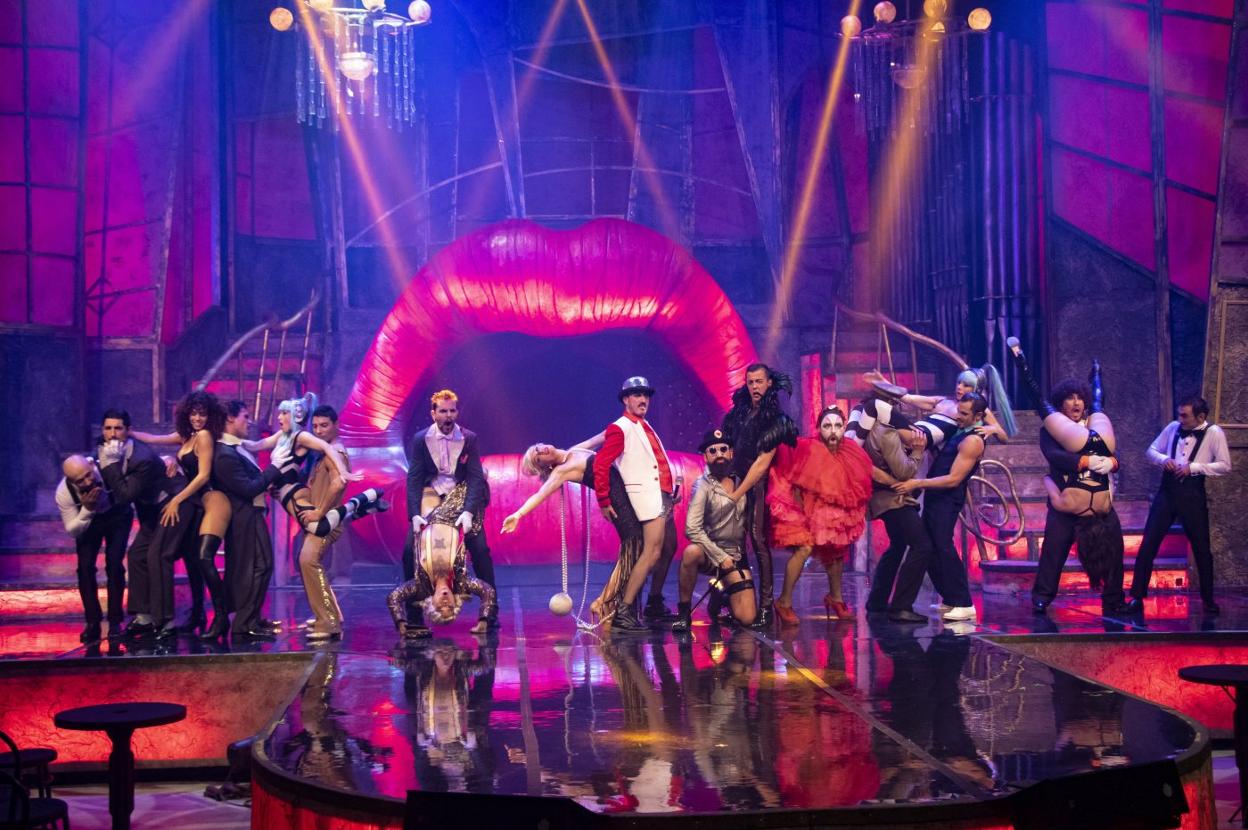 Representación del espectáculo. Elena martrodMartirio y su hijo, el guitarrista Raúl Rodríguez. Jesús Ugalde