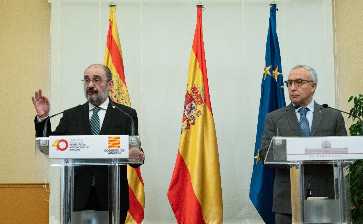 El presidente aragonés Javier Lambán (izquierda), junto al del COE, Alejandro Blanco. 