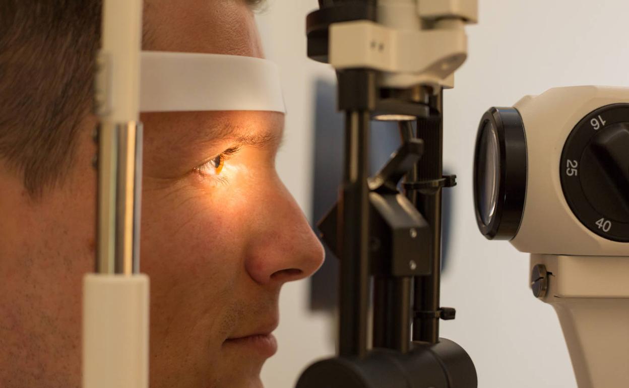 Un paciente se somete a una revisión.