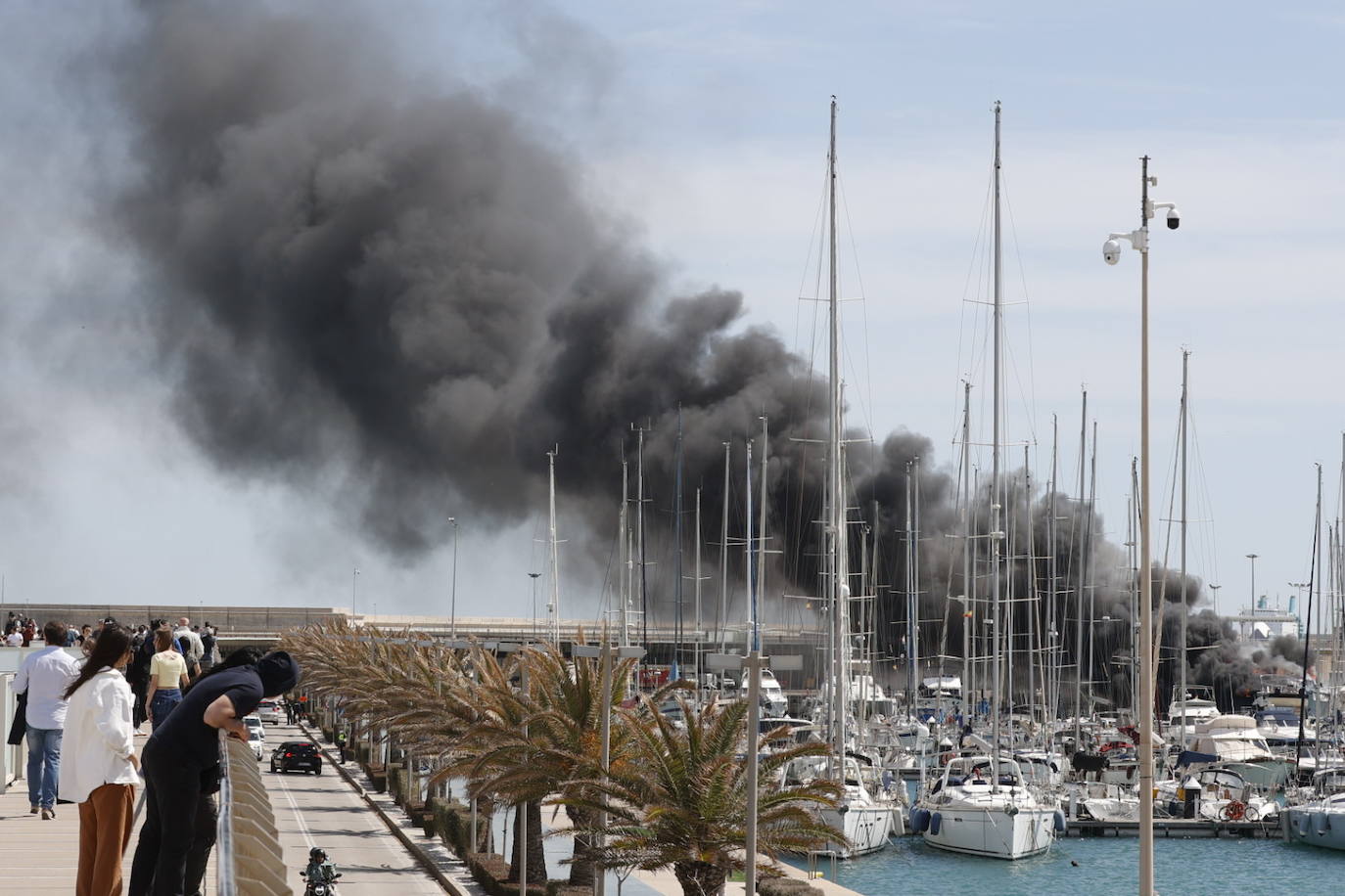 Fotos: Incendio de un barco en el Puerto de Valencia