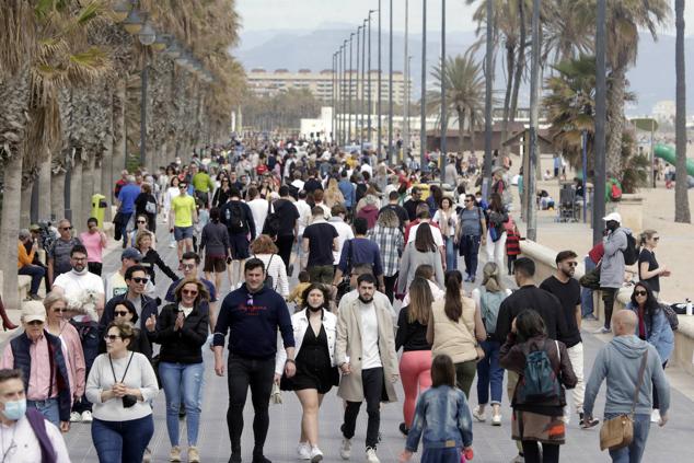 Fotos: Valencia disfruta del buen tiempo previo a la Semana Santa