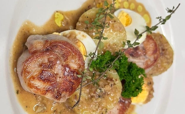 El plato ya elaborado de medallones de conejo en salsa de almendra, gentileza de El Tinell de Calabuig. 