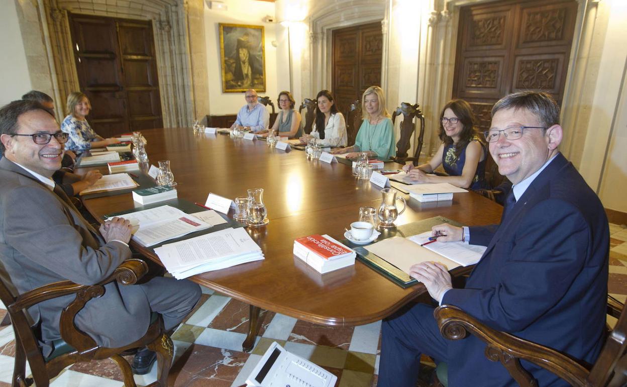 El Consell, reunido en pleno. 