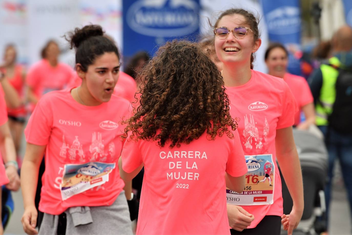 Miles de mujeres de todas las edades participan en la prueba popular de este domingo por la capital del Turia