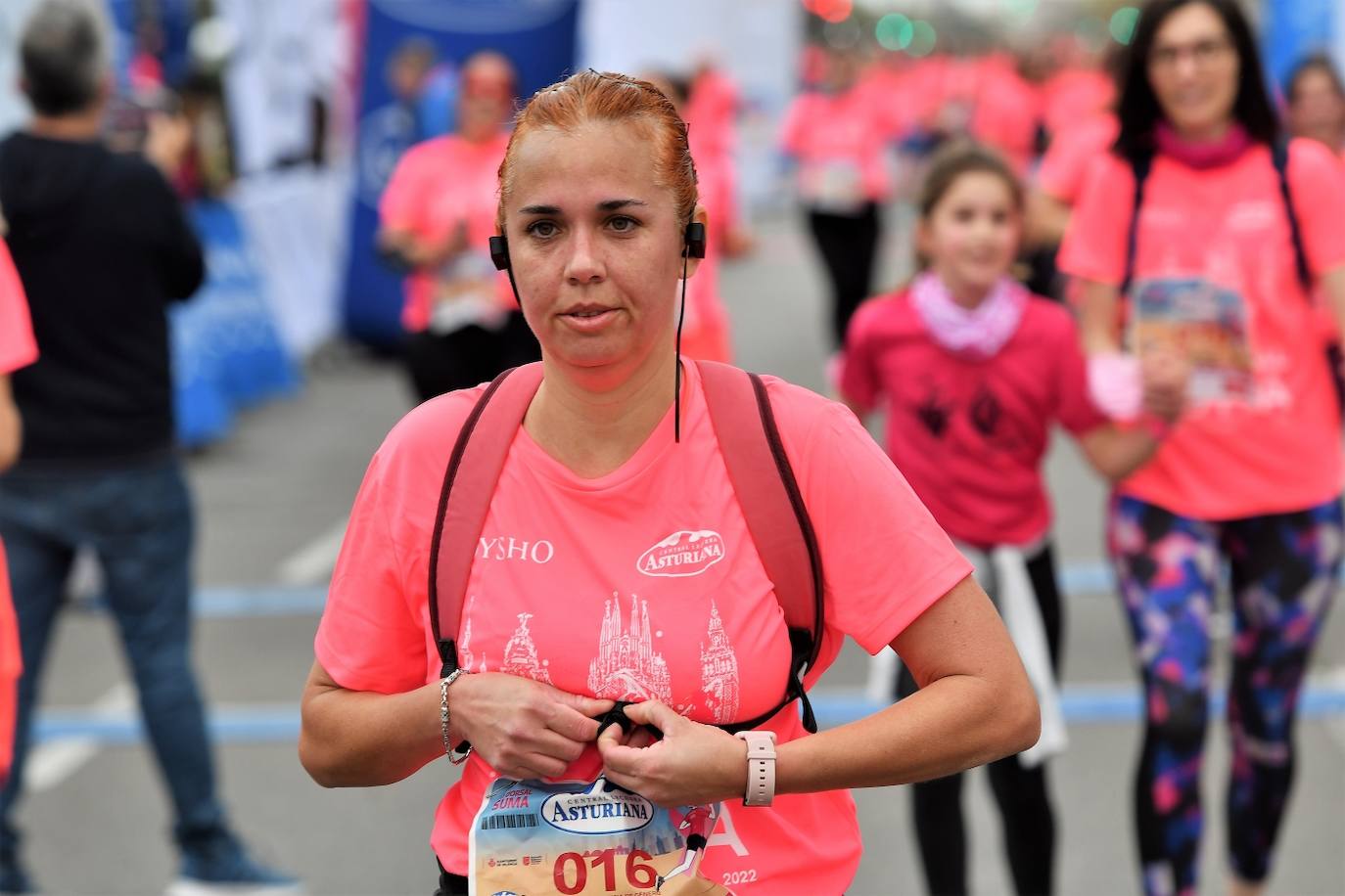 Miles de mujeres de todas las edades participan en la prueba popular de este domingo por la capital del Turia