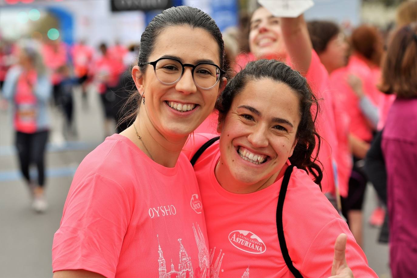 Miles de mujeres de todas las edades participan en la prueba popular de este domingo por la capital del Turia