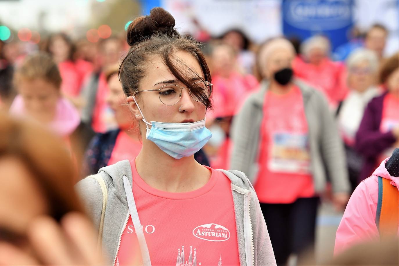 Miles de mujeres de todas las edades participan en la prueba popular de este domingo por la capital del Turia