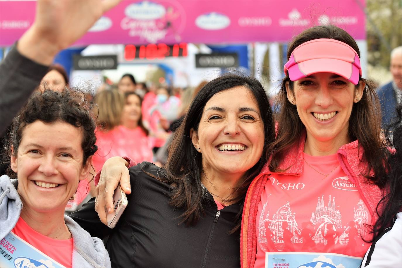 Miles de mujeres de todas las edades participan en la prueba popular de este domingo por la capital del Turia