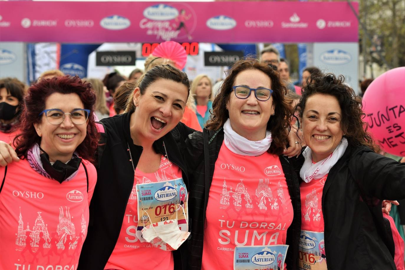 Miles de mujeres de todas las edades participan en la prueba popular de este domingo por la capital del Turia