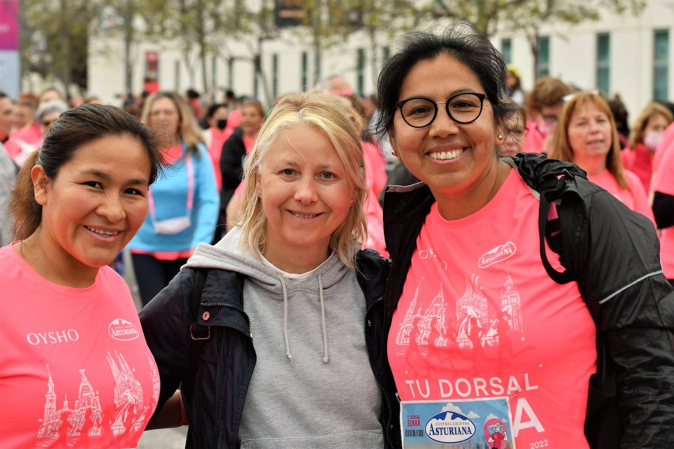 Miles de mujeres de todas las edades participan en la prueba popular de este domingo por la capital del Turia