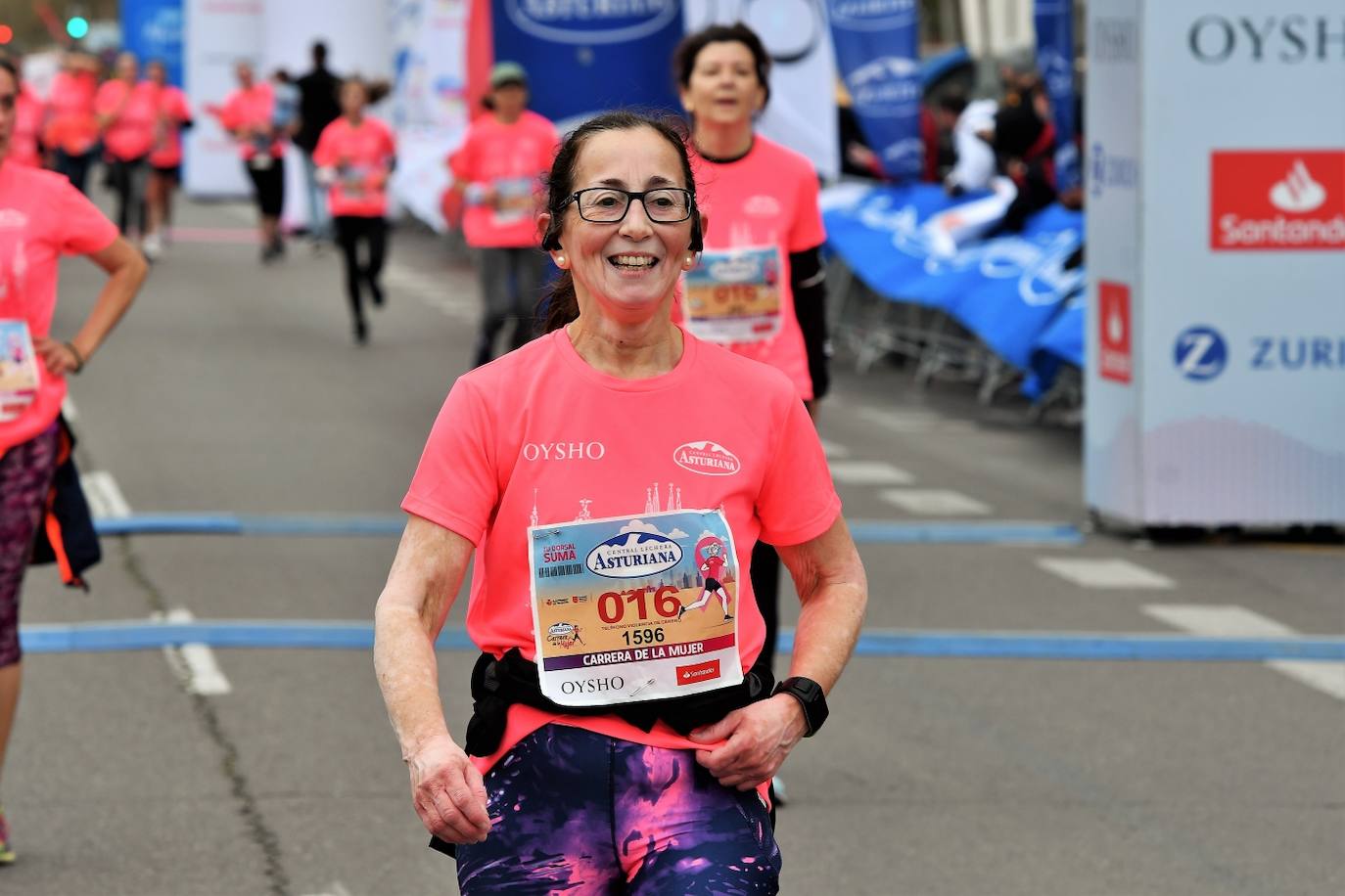 Miles de mujeres de todas las edades participan en la prueba popular de este domingo por la capital del Turia