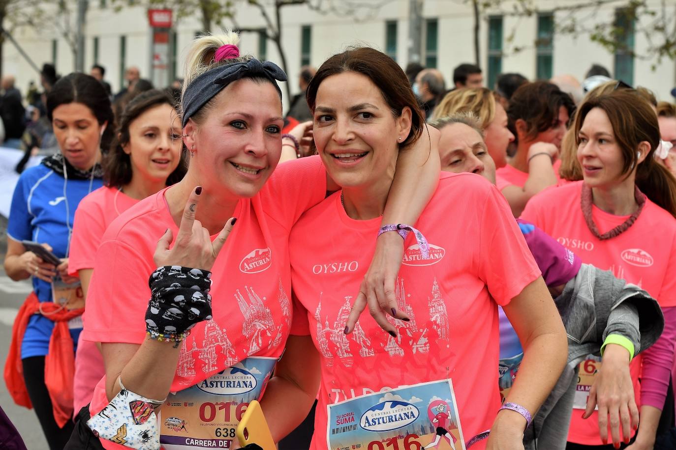Miles de mujeres de todas las edades participan en la prueba popular de este domingo por la capital del Turia