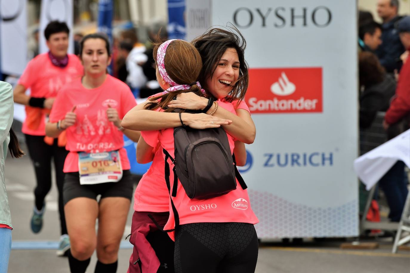 Miles de mujeres de todas las edades participan en la prueba popular de este domingo por la capital del Turia