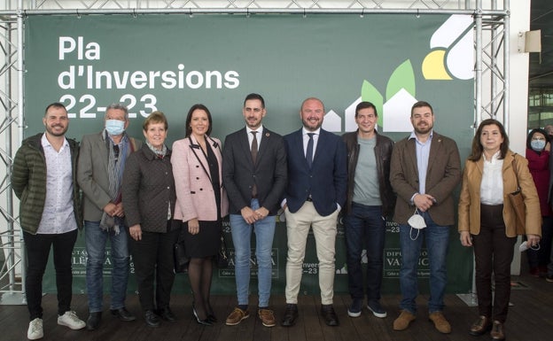 Imagen principal - Gaspar y Bielsa con los representantes de l'Horta Nord. 