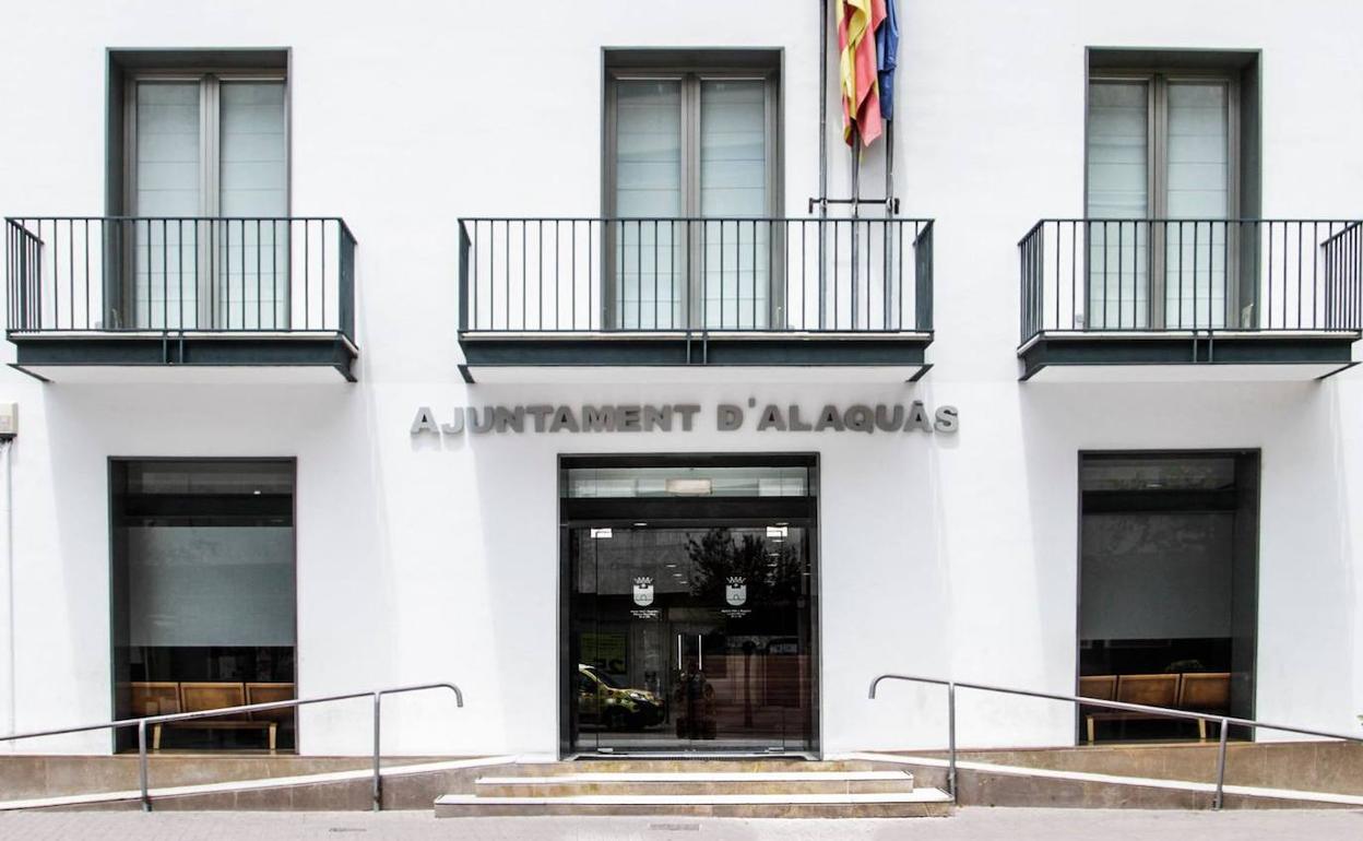 La fachada del ayuntamiento. 