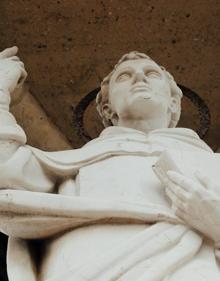 Imagen secundaria 2 - Las estatuas del puente del Real, que representan a San Vicente Mártir y San Vicente Ferrer.