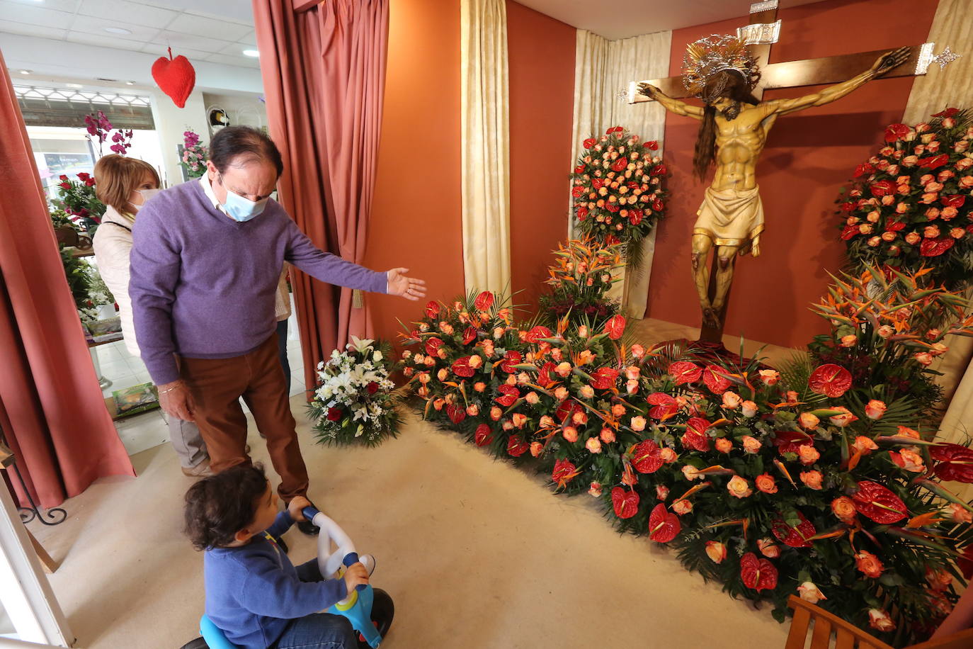 Fotos: Las casas se convierten de nuevo en capillas en la Semana Santa Marinera