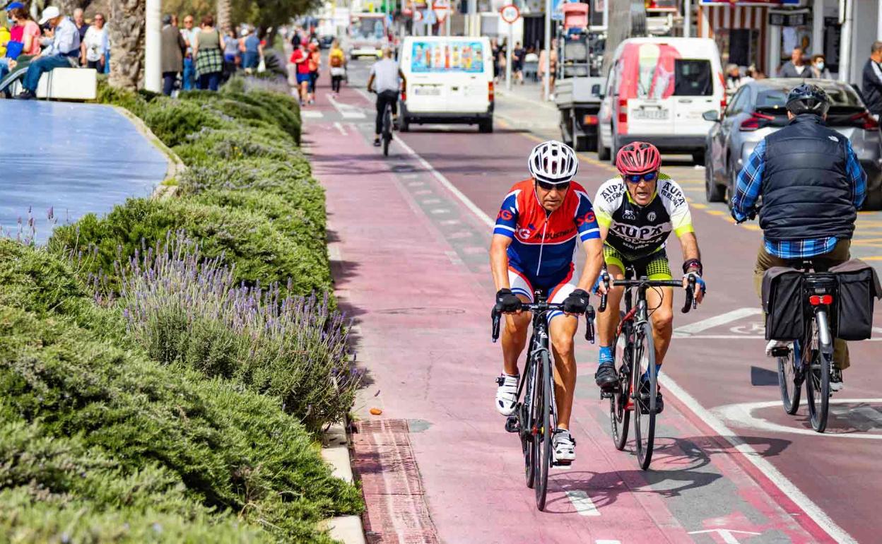 Benidorm: La ciudad avanza en la implantación de la ZBE | Benidorm aprueba la creación de una nueva zona de bajas emisiones en la avenida Armada Española