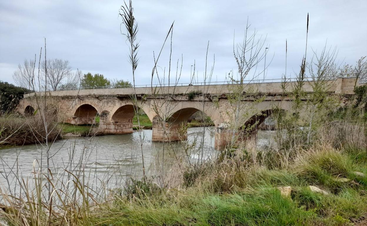 El histórico puente viejo, punto de inicio de la ruta. 