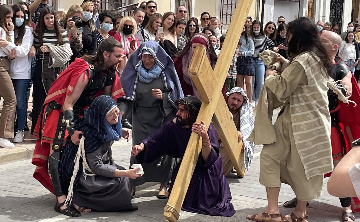 La representación de una de las Tres Caídas de Cristo en Benetússer. 