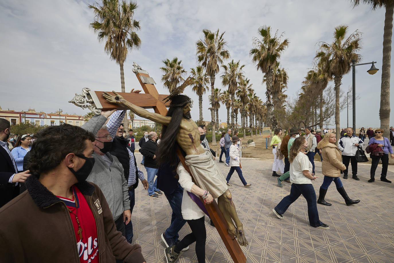 Fotos: Encuentro entre los Cristos y visita a la playa del Cabanyal