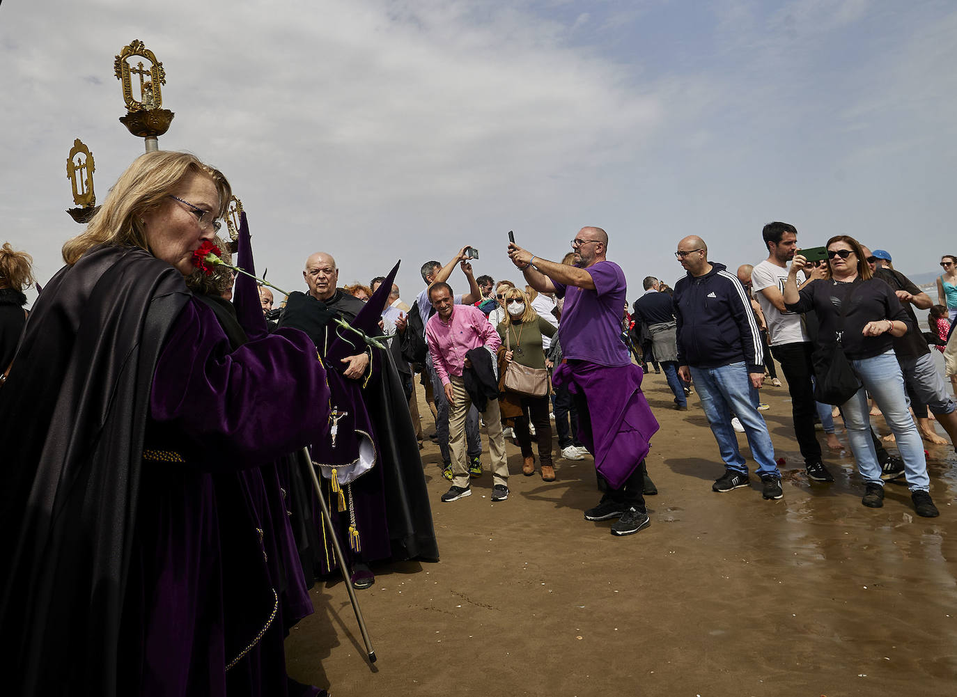 Fotos: Encuentro entre los Cristos y visita a la playa del Cabanyal