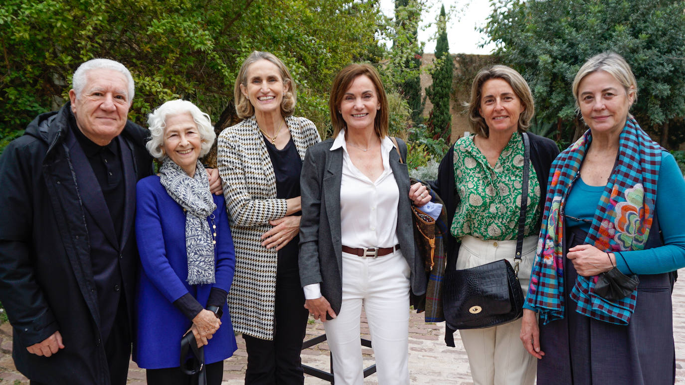 Luis Bassat y su mujer, Celia, y Mercedes Calabuig, Gracia Rubio y Marisa Gallén.