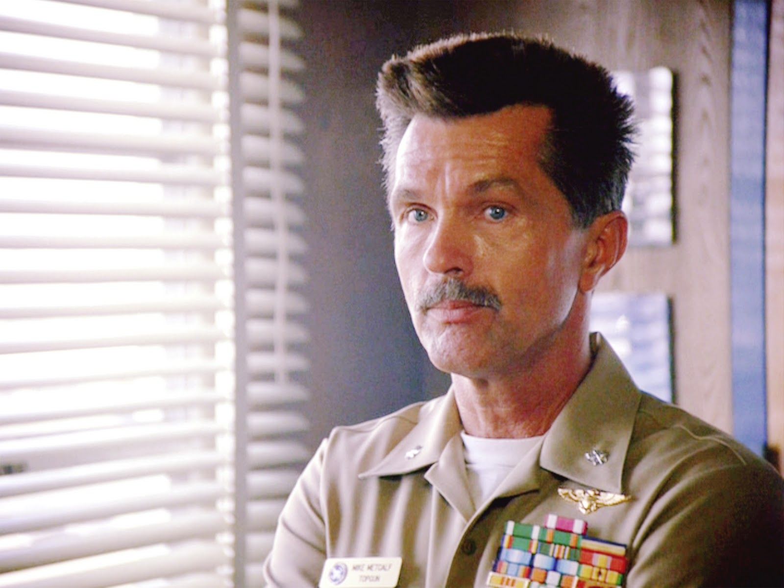 Tom Skerritt en el papel de Mike Metcalf, 'Viper'