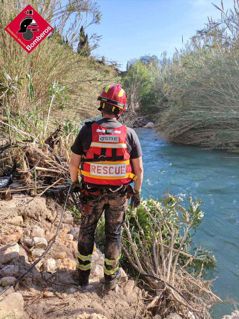 Fotos: Un hombre fallece tras caer por la cascada de Bolulla