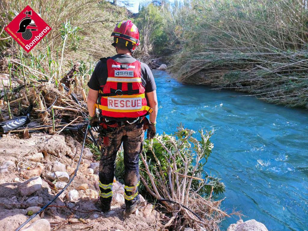 Fotos: Un hombre fallece tras caer por la cascada de Bolulla