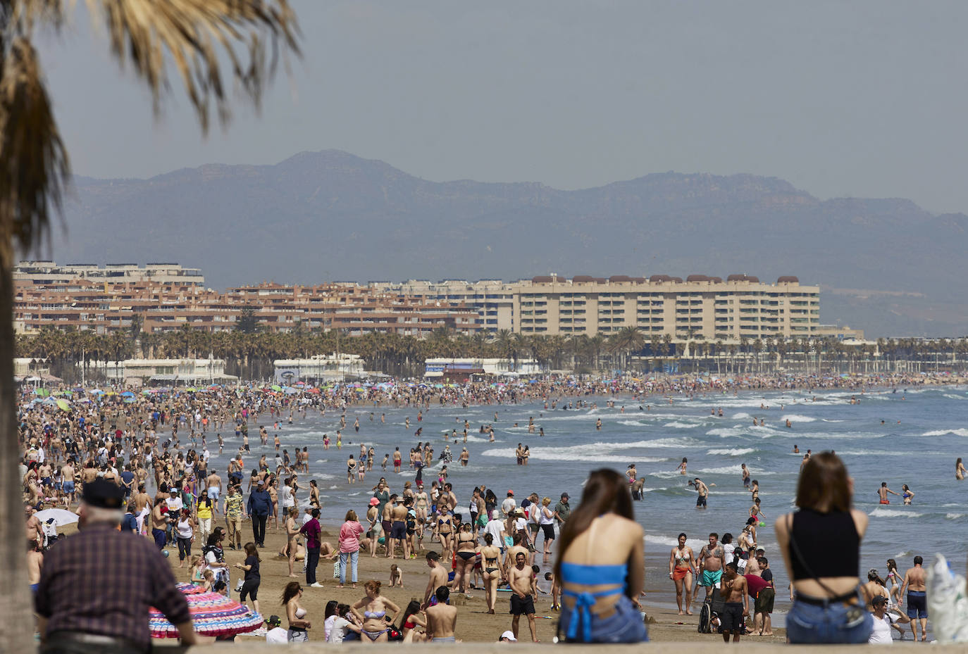 Fotos: Playas y terrazas de Valencia llenas en la Semana Santa más turística en 4 años