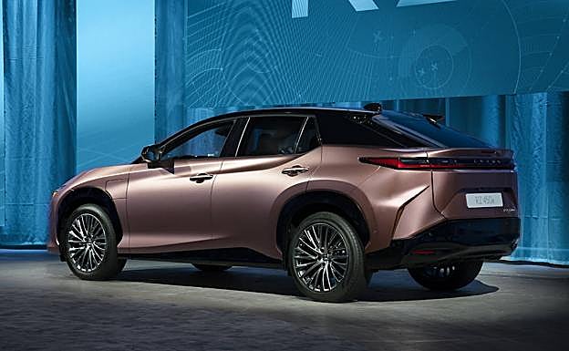 Las llantas pueden tener un tamaño de 18 a 20 pulgadas.