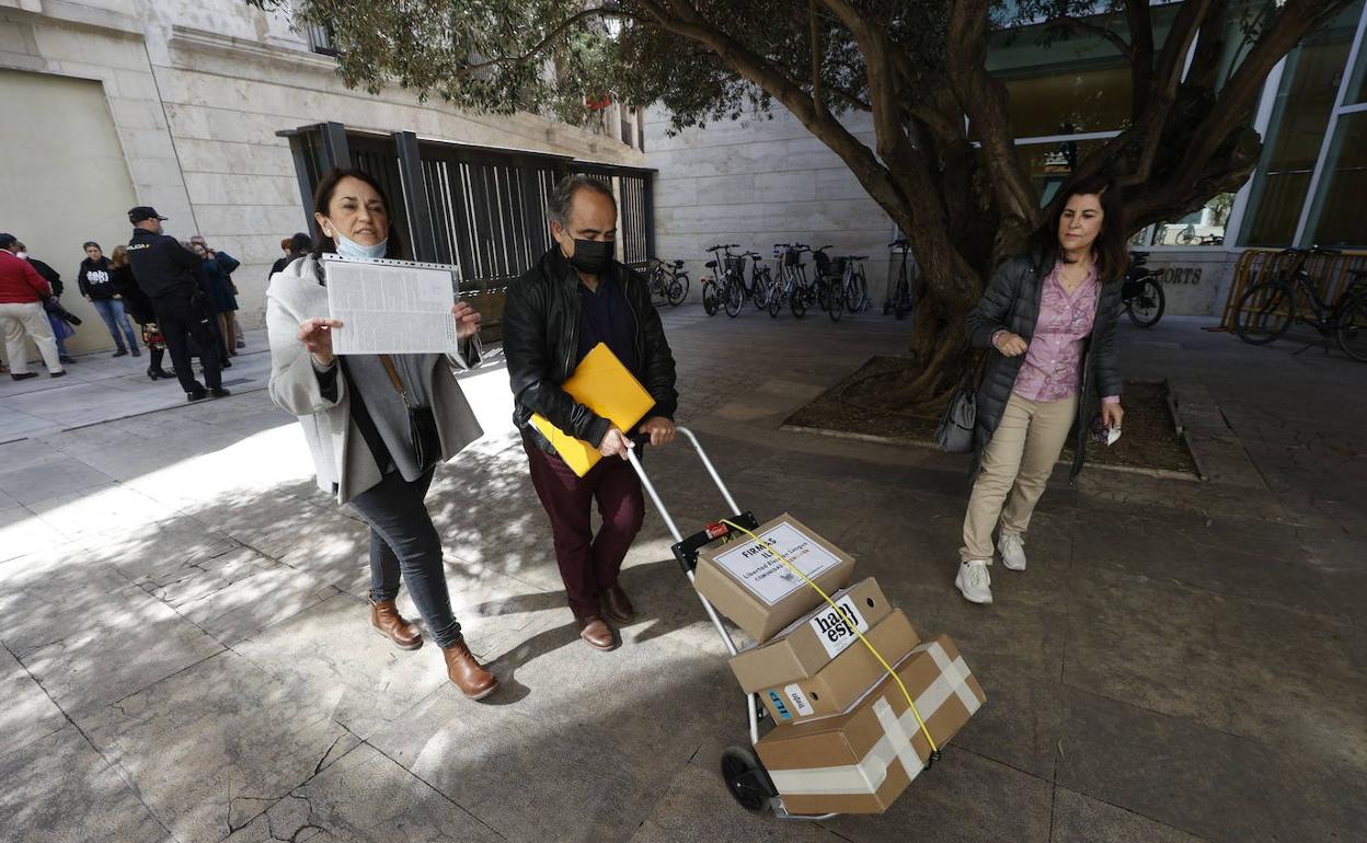 Presentación de las firmas en Les Corts. 