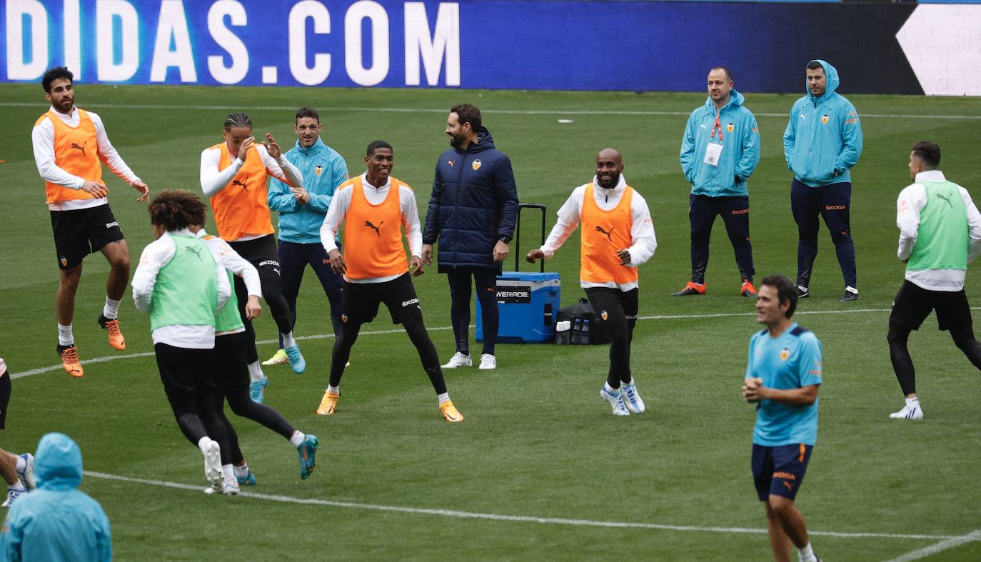 Fotos: Así ha sido el entrenamiento del Valencia previo a la final de Copa