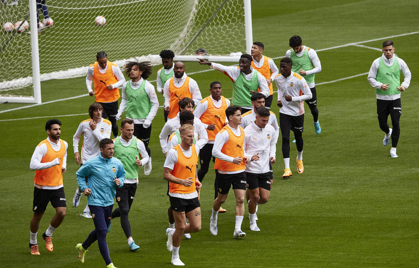 Fotos: Así ha sido el entrenamiento del Valencia previo a la final de Copa