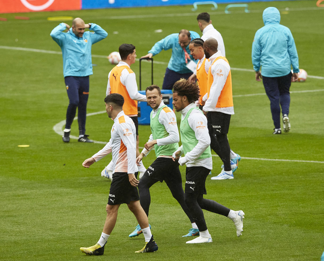 Fotos: Así ha sido el entrenamiento del Valencia previo a la final de Copa