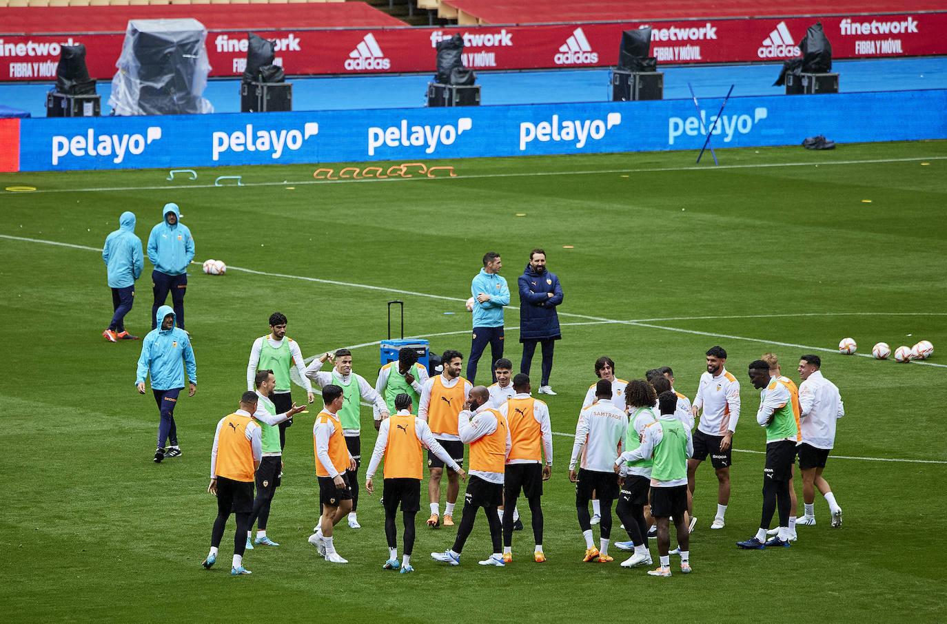 Fotos: Así ha sido el entrenamiento del Valencia previo a la final de Copa