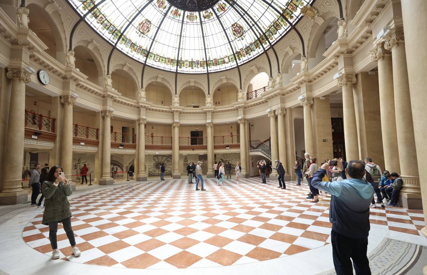 El edificio de Correos de Valencia ha celebrado una jornada de puertas abiertas este sábado 23 de abril de 2022.