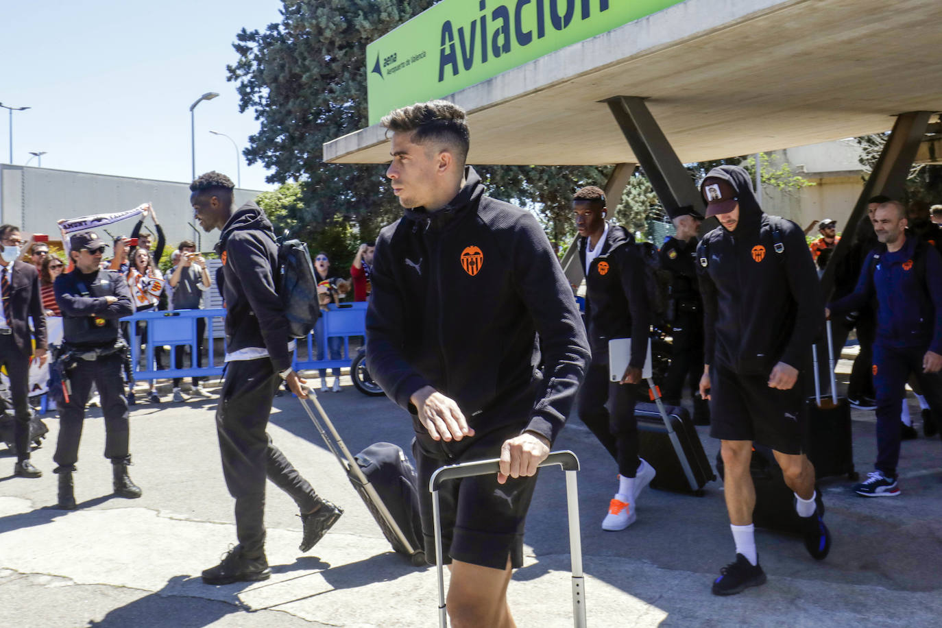 Fotos: El Valencia CF vuelve a casa tras la final de la Copa del Rey en Sevilla