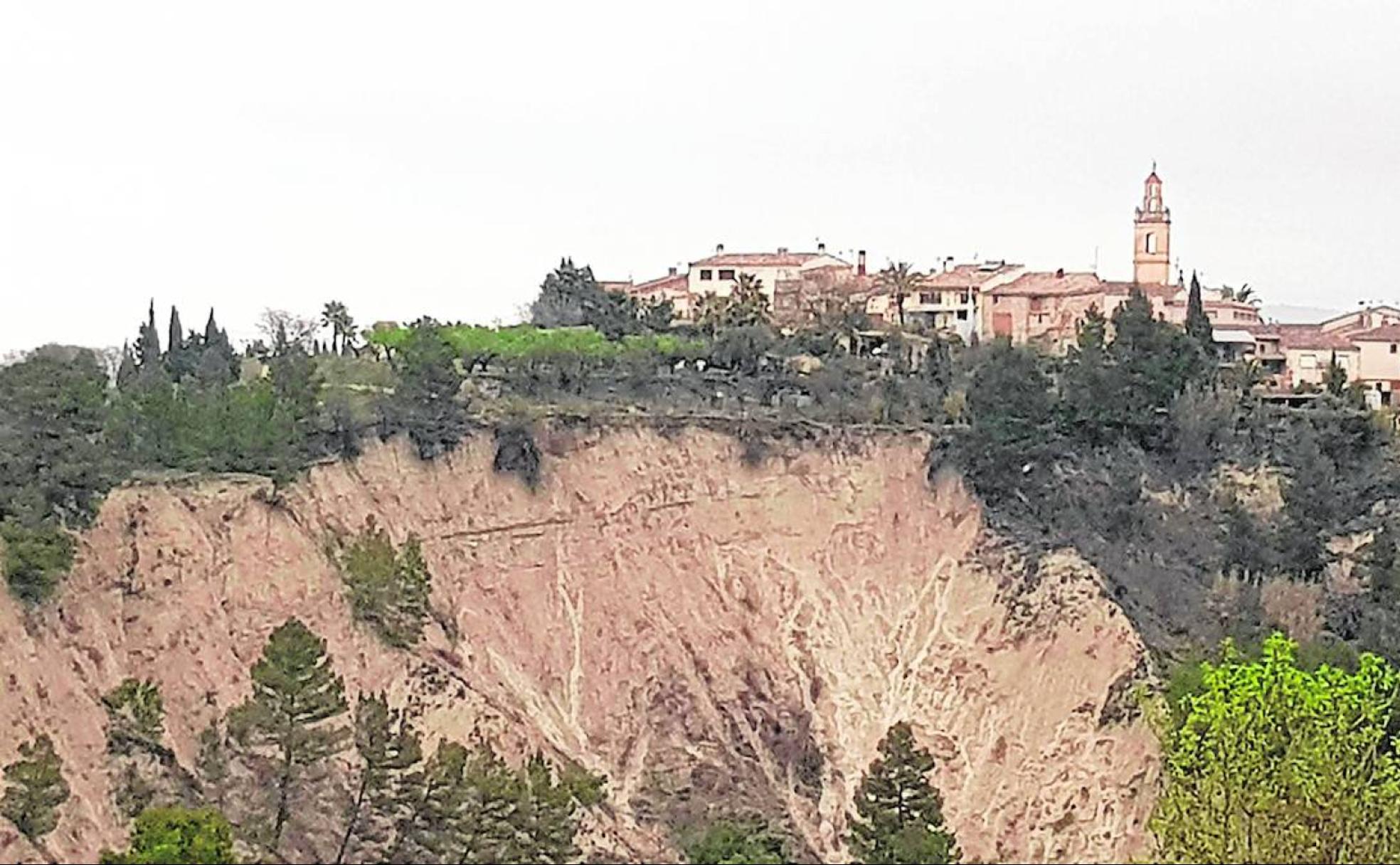 20 metros. Es la distancia que actualmente separa el barranco del núcleo urbano. 