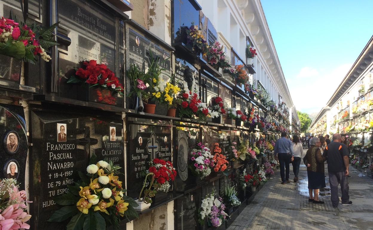 Cementerio de Gandia un día de difuntos. 