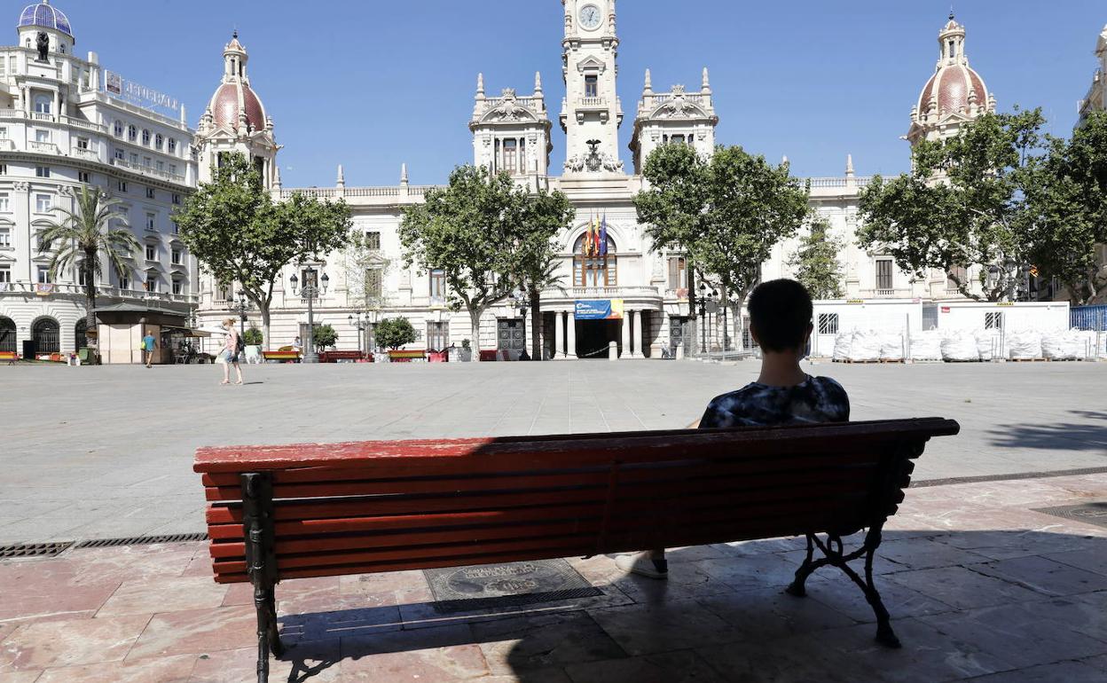 La plaza del Ayuntamiento, con la sede consistorial al fondo. 